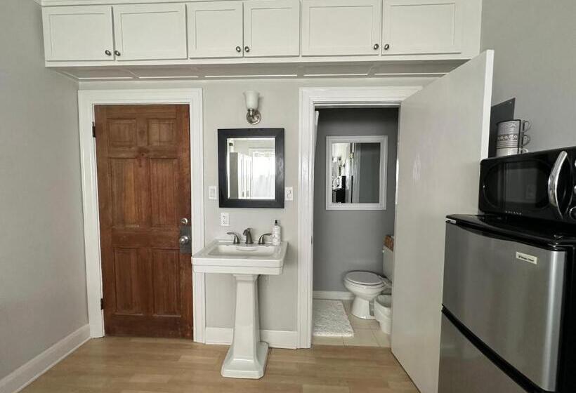 ベーシックワンルーム, The Vurpillat