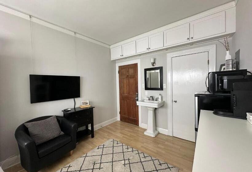 ベーシックワンルーム, The Vurpillat