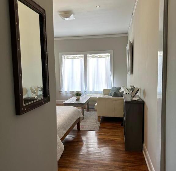 スタンダードスタジオ, The Vurpillat