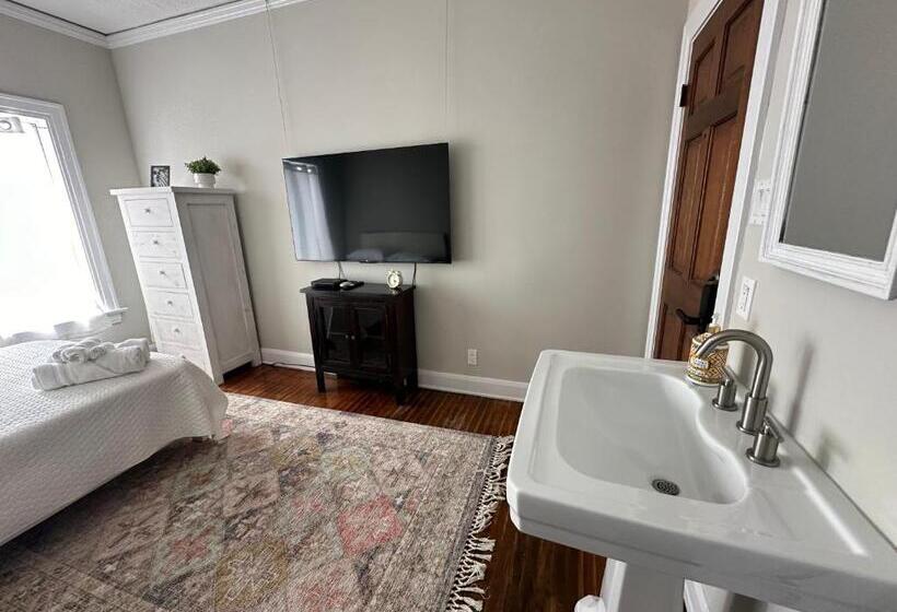 ベーシックワンルーム, The Vurpillat