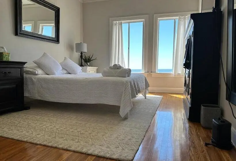 Deluxe Suite Sea View, The Vurpillat