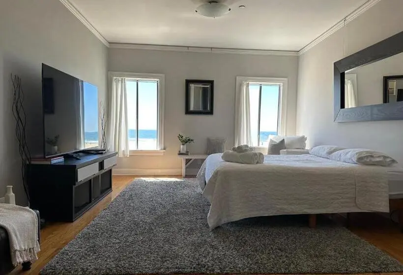 Deluxe Suite Sea View, The Vurpillat