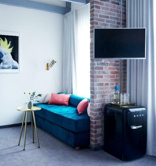 غرفة ديلوكس, Five Rooms