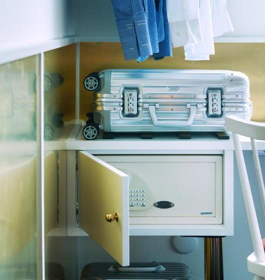 غرفة إقتصادية, Five Rooms