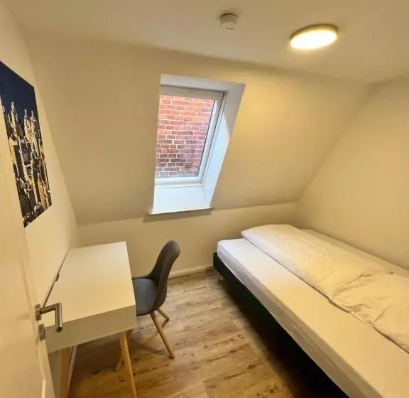 ファミリールーム, Five Rooms