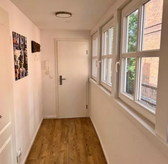 ファミリールーム, Five Rooms