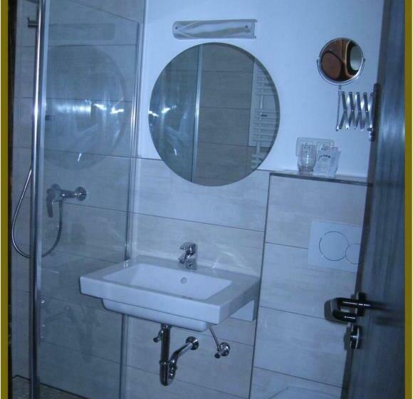 غرفة كومفورت, Goldner Engel, Restaurant   Hotel   Metzgerei