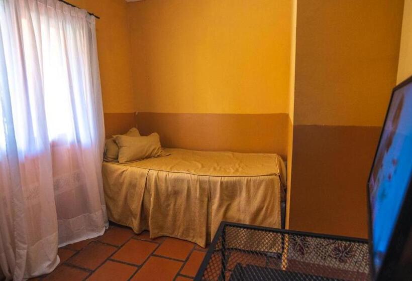 جناح جونيور, Hacienda Don Justo Hotel Boutique Spa