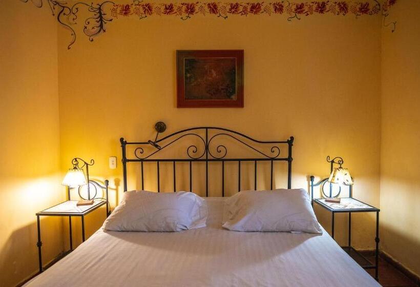 جناح جونيور, Hacienda Don Justo Hotel Boutique Spa