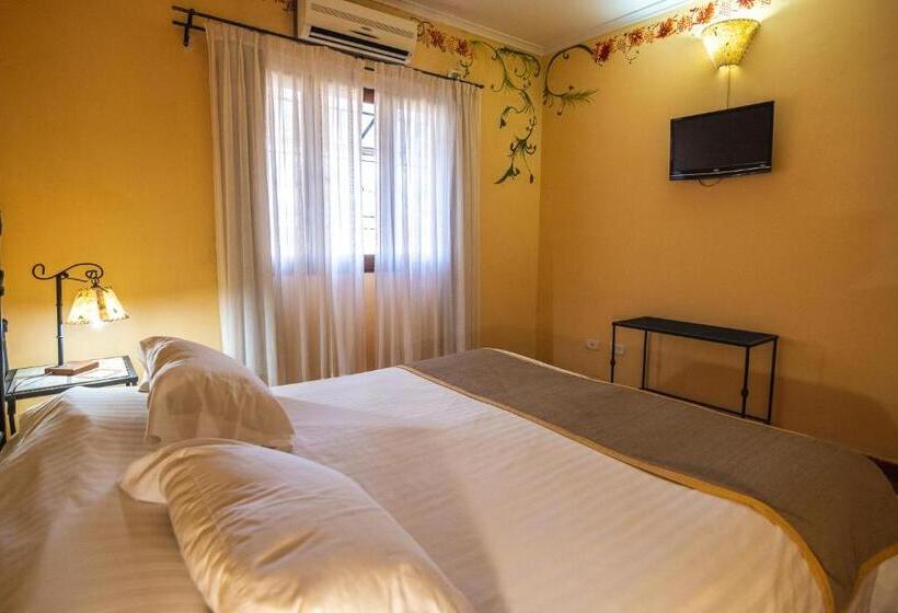 جناح جونيور, Hacienda Don Justo Hotel Boutique Spa