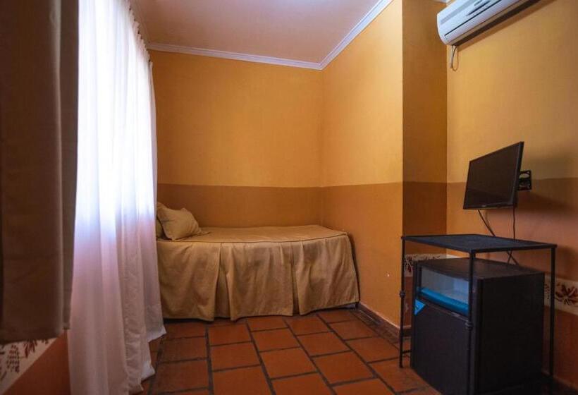 جناح جونيور, Hacienda Don Justo Hotel Boutique Spa