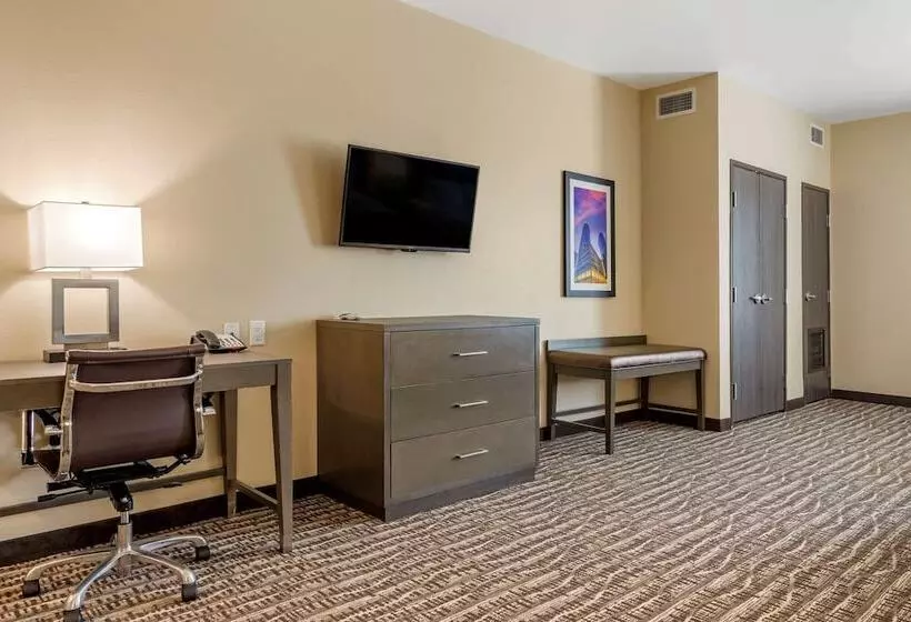 デラックススイート, Comfort Suites Near Sam Houston Race Park