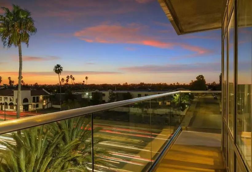 سوئیت با بالکن, Hampton Inn & Suites Lax El Segundo