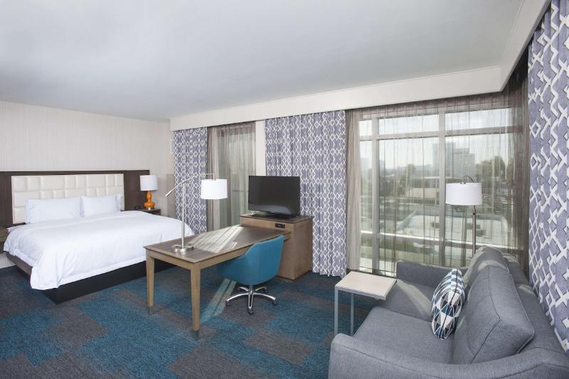 스탠다드 룸 킹사이즈 침대, Hampton Inn & Suites Lax El Segundo
