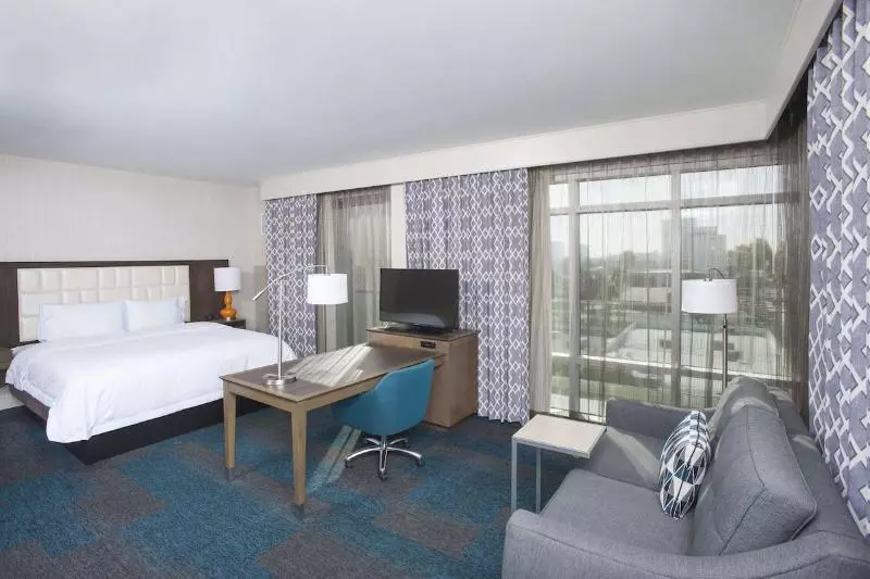 اتاق استاندارد با تخت بزرگ, Hampton Inn & Suites Lax El Segundo