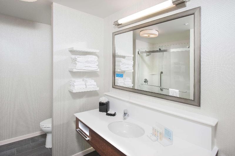 스탠다드 룸 킹사이즈 침대, Hampton Inn & Suites Lax El Segundo