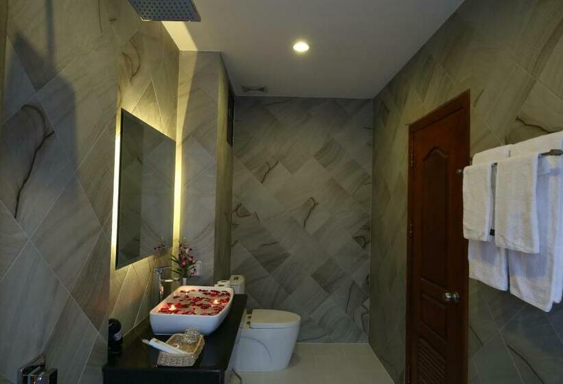 Номер Deluxe, Holy Angkor