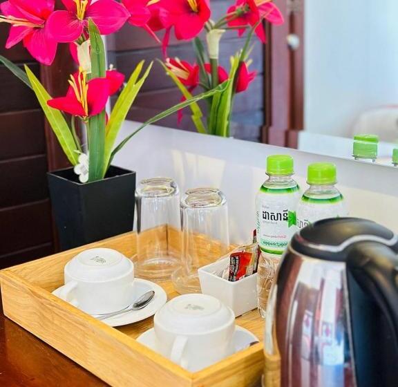 Номер Deluxe, Holy Angkor