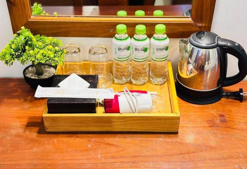 Номер Deluxe, Holy Angkor