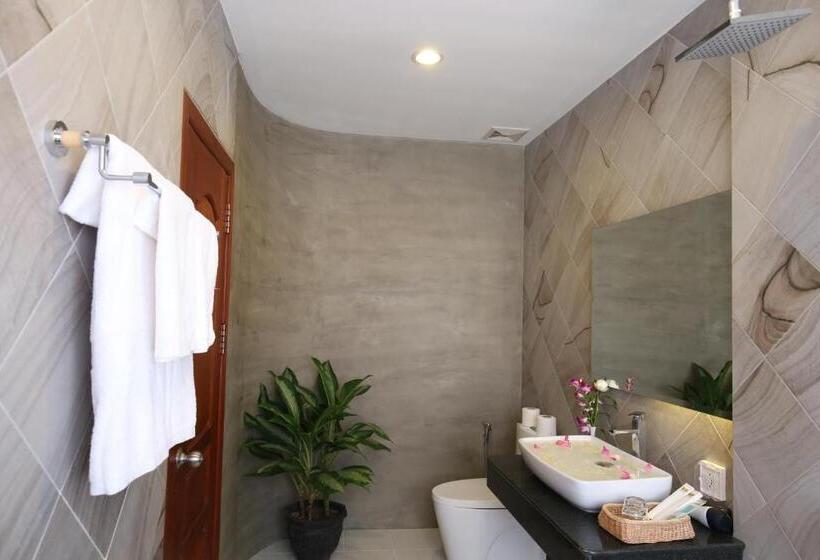 Номер Deluxe, Holy Angkor