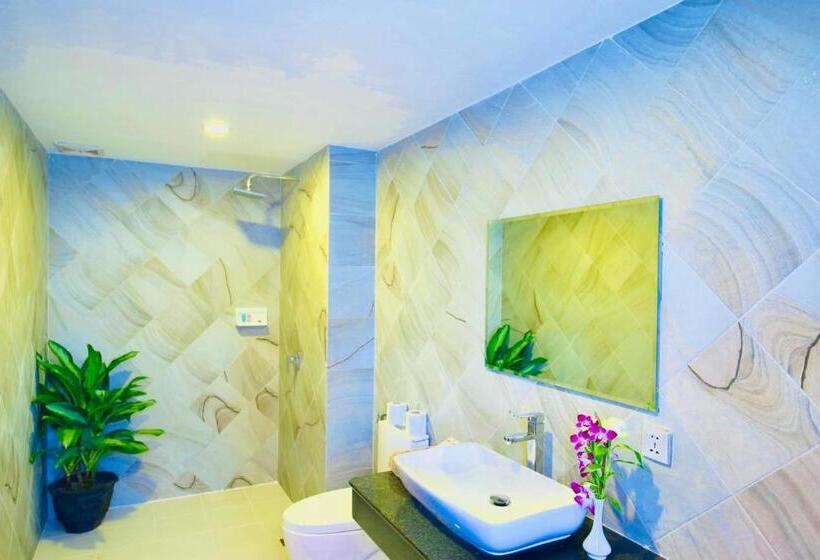 Номер Deluxe, Holy Angkor