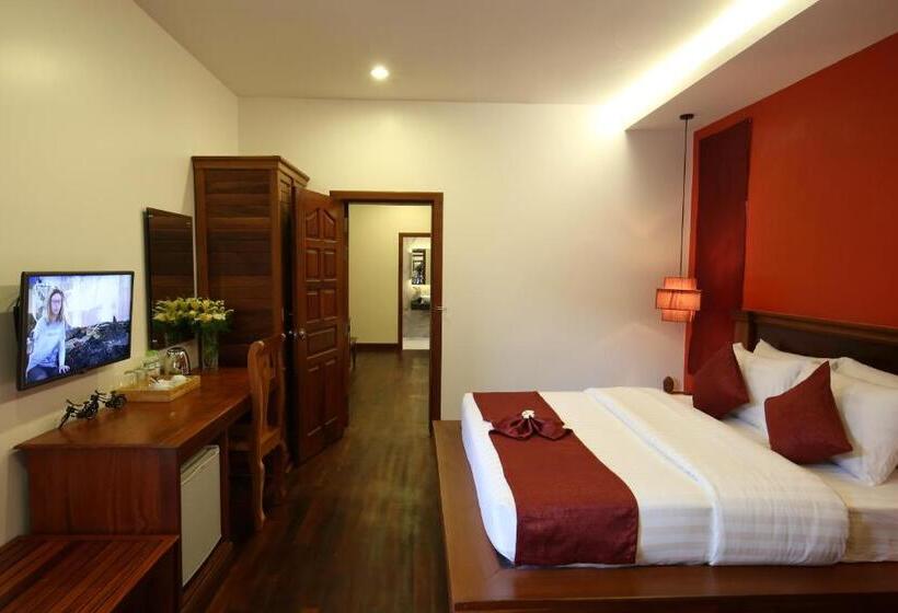 Номер Deluxe, Holy Angkor