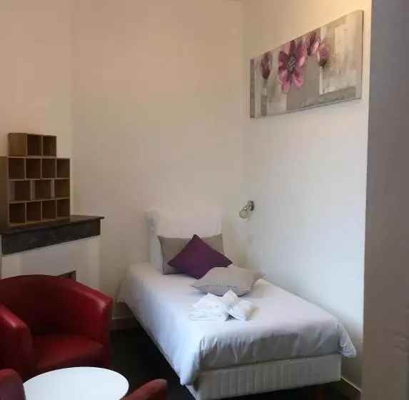 سوییت جونیور, Hôtel Familial L Ostréi