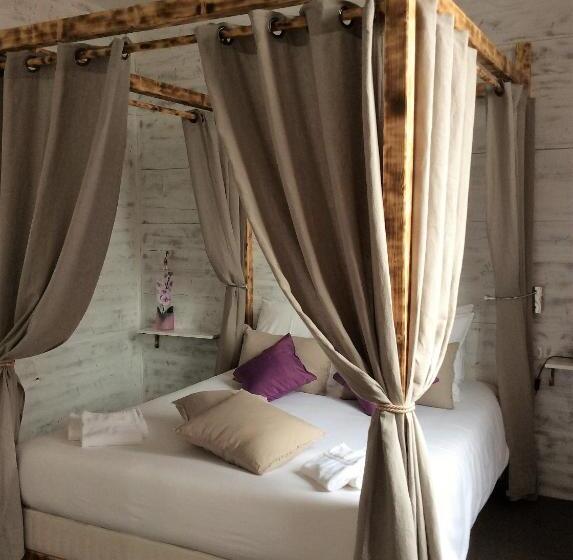 سوییت جونیور, Hôtel Familial L Ostréi