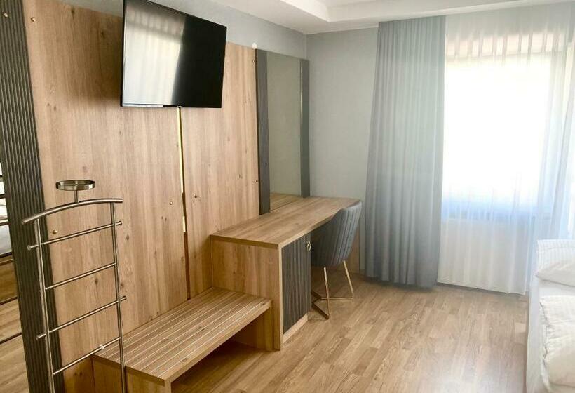 Номер Стандарт, Louis Hotels