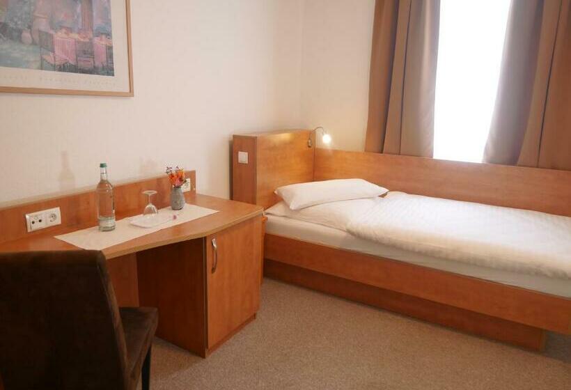 חדר סטנדרט יחיד, Pension Helma