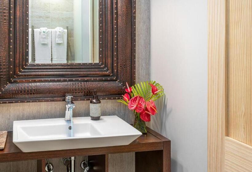 חדר סטנדרט לשלושה, Volcano Village Estates