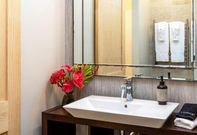 חדר דחוקס עם מיטת קינג, Volcano Village Estates