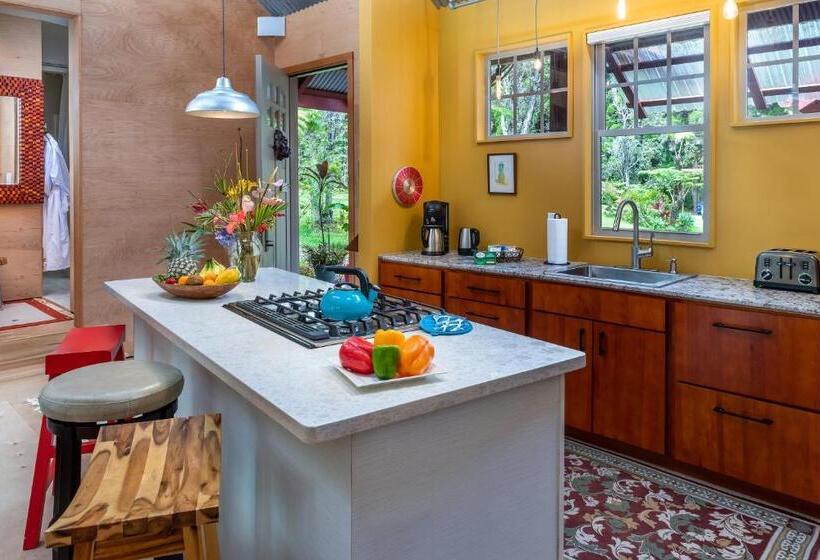 דירה בת חדר שינה 1 עם מרפסת, Volcano Village Estates