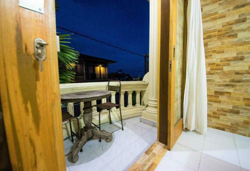 스탠다드 트리플 발코니 룸, Clamonic House Nusa Dua
