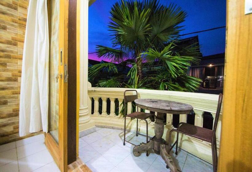 스탠다드 트리플 발코니 룸, Clamonic House Nusa Dua