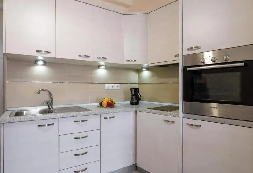 آپارتمان 1 خوابه با چشمانداز دریا, Rouchotas Apartments