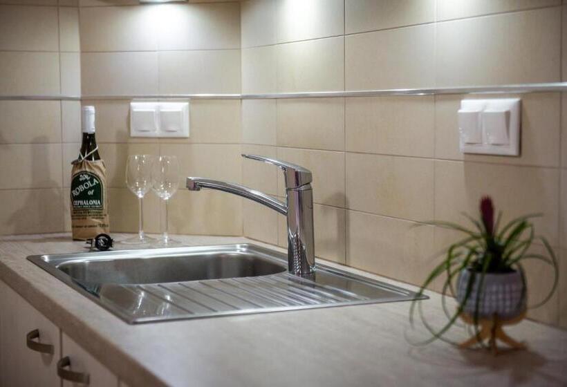 침실 1개 발코니 아파트, Rouchotas Apartments