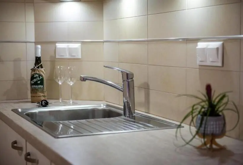 آپارتمان 1 خوابه با بالکن, Rouchotas Apartments