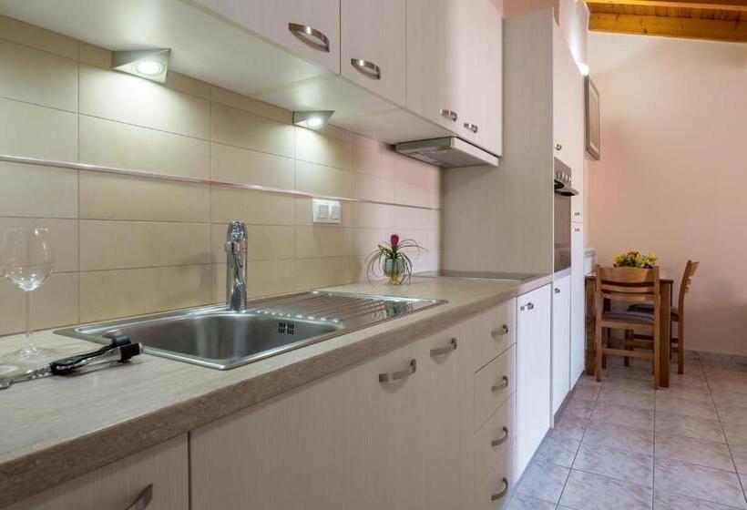 침실 1개 발코니 아파트, Rouchotas Apartments