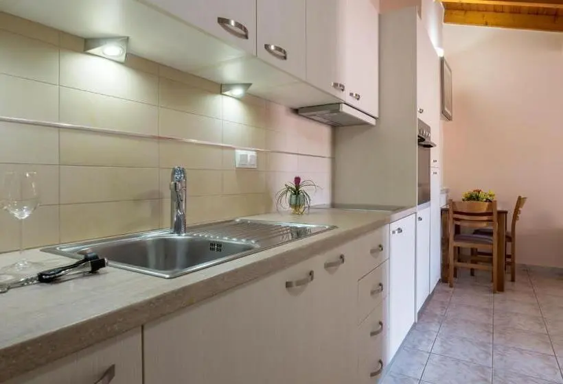 آپارتمان 1 خوابه با بالکن, Rouchotas Apartments