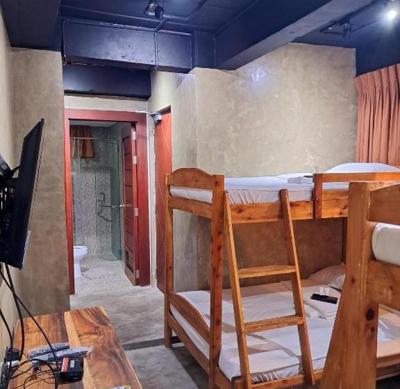 חדר משפחתי דלוקס, Aqua Frontier Hotel And Restaurant