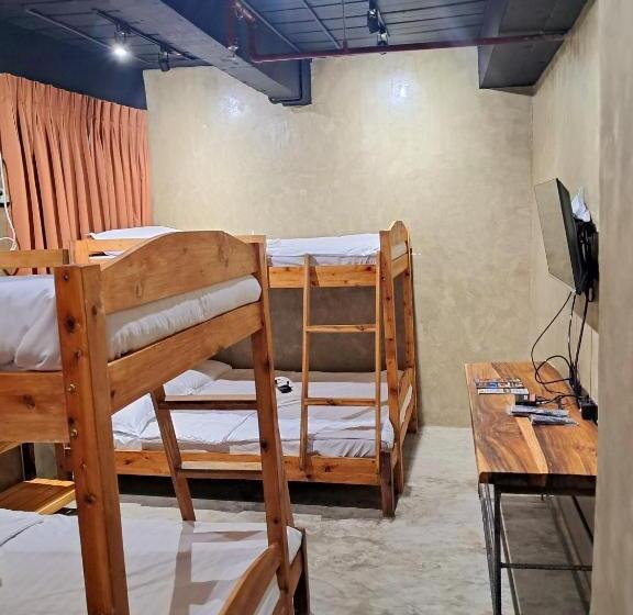 חדר משפחתי דלוקס, Aqua Frontier Hotel And Restaurant