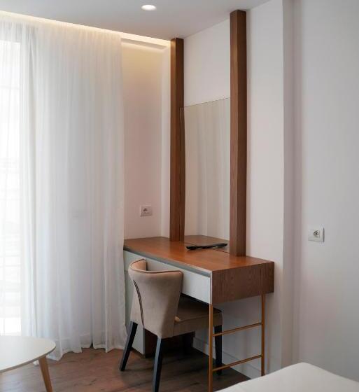 サイドオーシャンビュースタンダードルーム, Dorchester