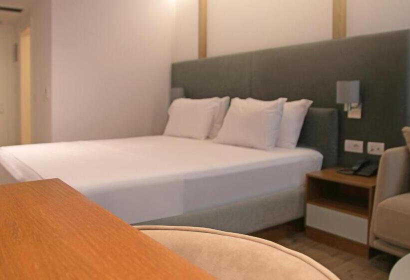 サイドオーシャンビュースタンダードルーム, Dorchester