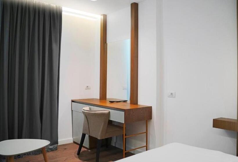 サイドオーシャンビュースタンダードルーム, Dorchester