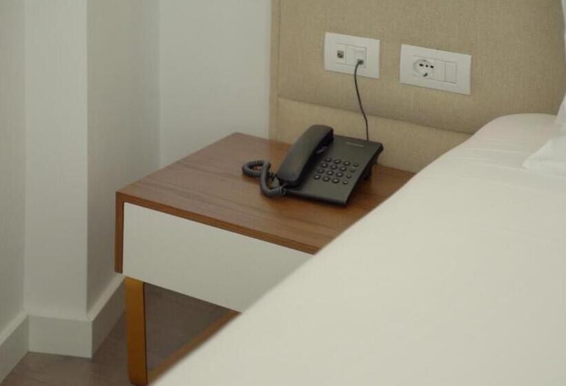 Triple Room Sea View, Dorchester