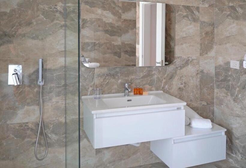 オーシャンビュースイート, Dorchester