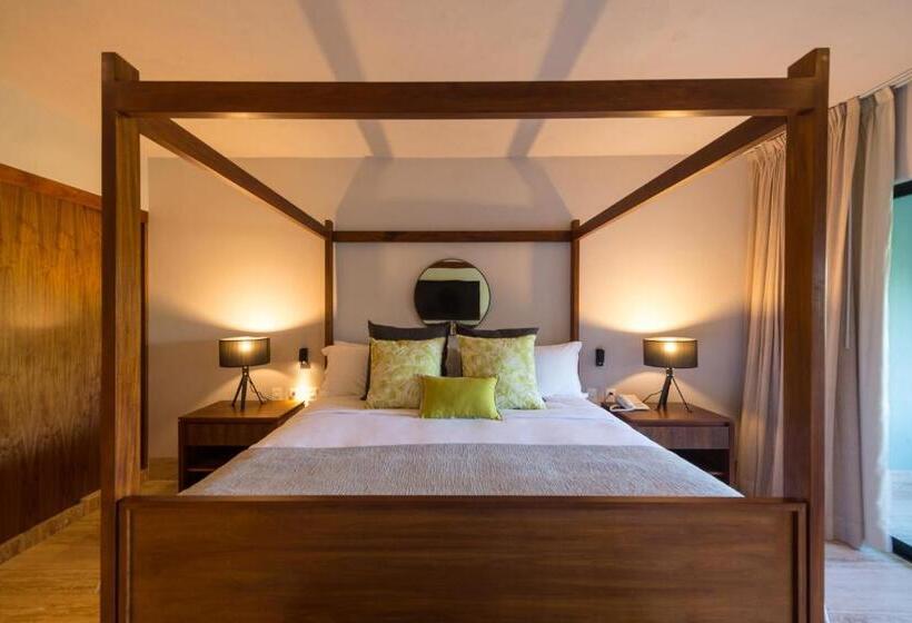 מיטת קינג בסוויטה, Kimpton Aluna Resort Tulum, An Ihg