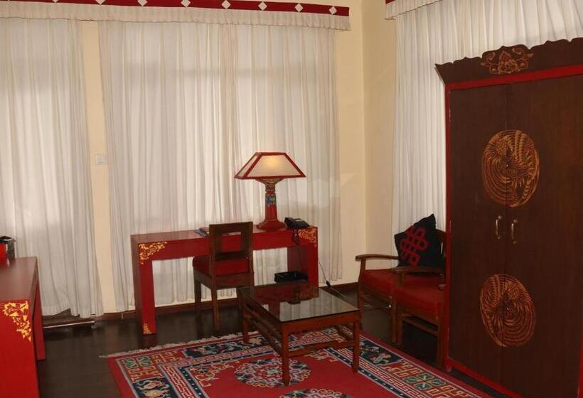 غرفة قياسية مزوَّدة بشُرفة, Serkong House