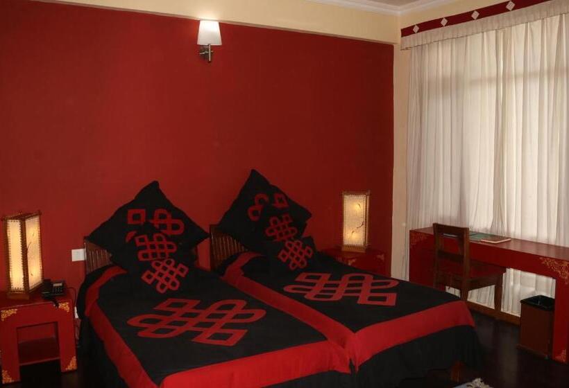 غرفة قياسية مزوَّدة بشُرفة, Serkong House